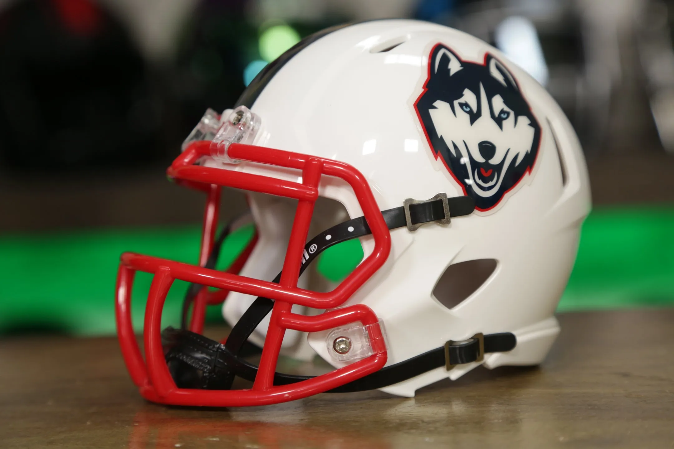 Connecticut Huskies Riddell Speed Mini Helmet - White